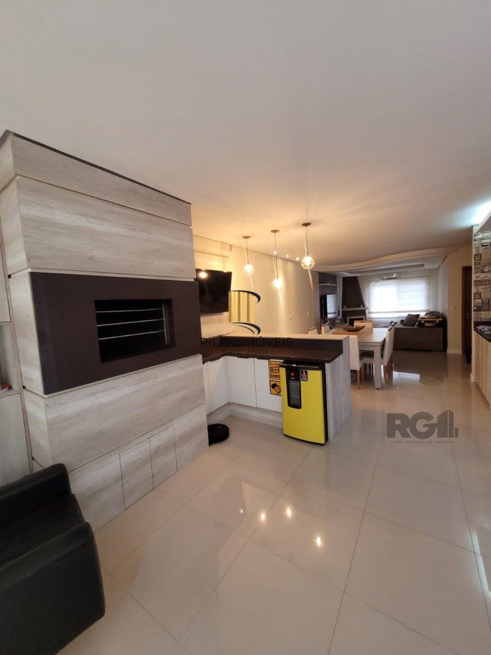 Casa com 3 quartos, 1 suíte, churrasqueira, lareira, 2 vagas de garagem, no bairro Hípica, Porto Alegre/RS
