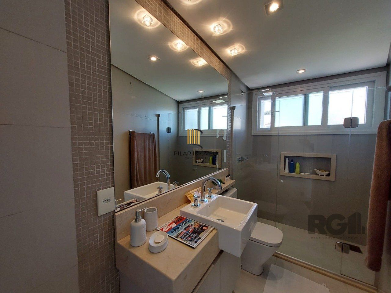 Casa para Venda - 296m², 3 dormitórios, sendo 1 suites, 3 vagas - Vila Nova, Porto Alegre
