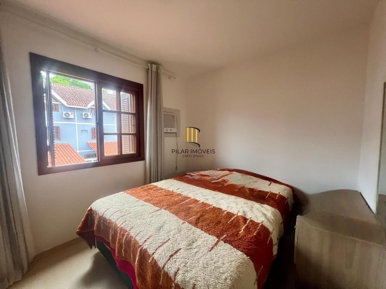 Casa em condomínio fechado  com 94m2, 3 dormitórios no bairro Camaquã.