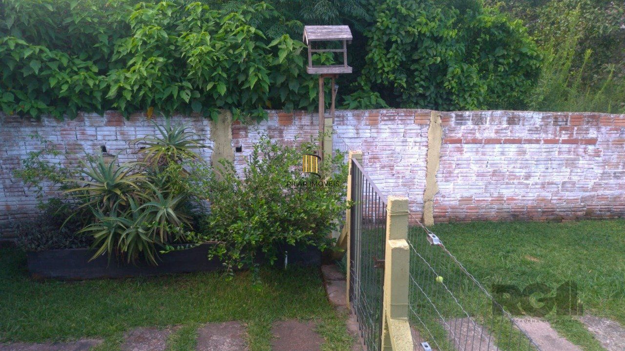Casa de 2 dormitórios no bairro Belém Velho