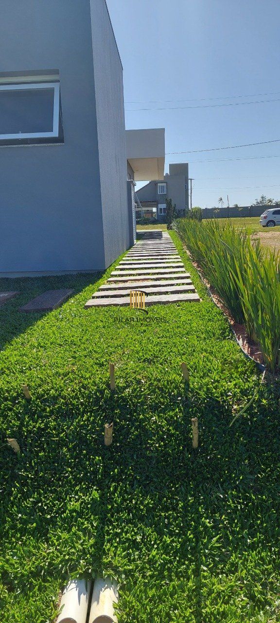 Casa em condomínio com 3 dormitórios, sendo todos suítes em Torres