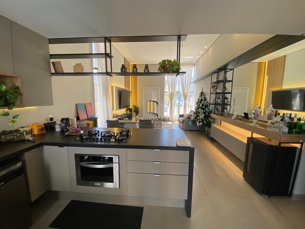 Casa com 03 quartos (01 suíte) e 01 vaga no Bairro Hípica em Porto Alegre