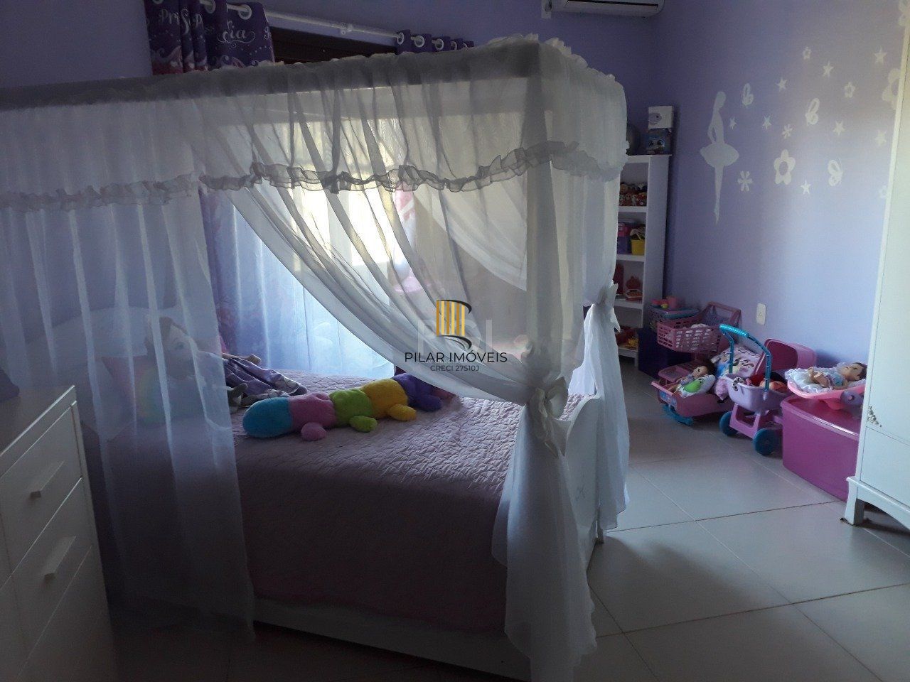 Casa para Venda - 272m², 3 dormitórios, sendo 1 suítes, 2 vagas - Hípica