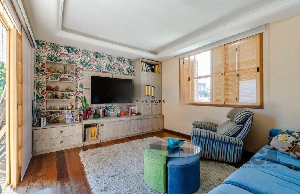 Casa 6 dormitórios no bairro Vila Conceição
