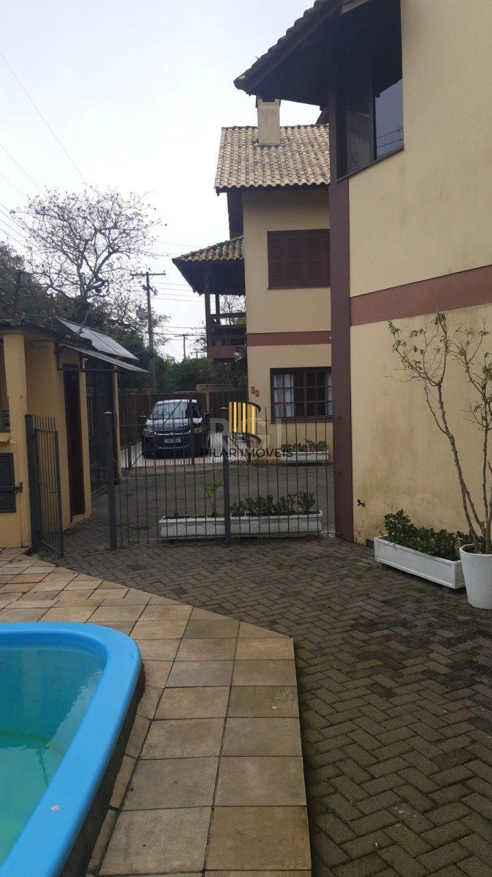 Casa em condomínio com 168,03m² com 3 dormitórios, 1 suíte, vagas de garagem, no bairro Serraria