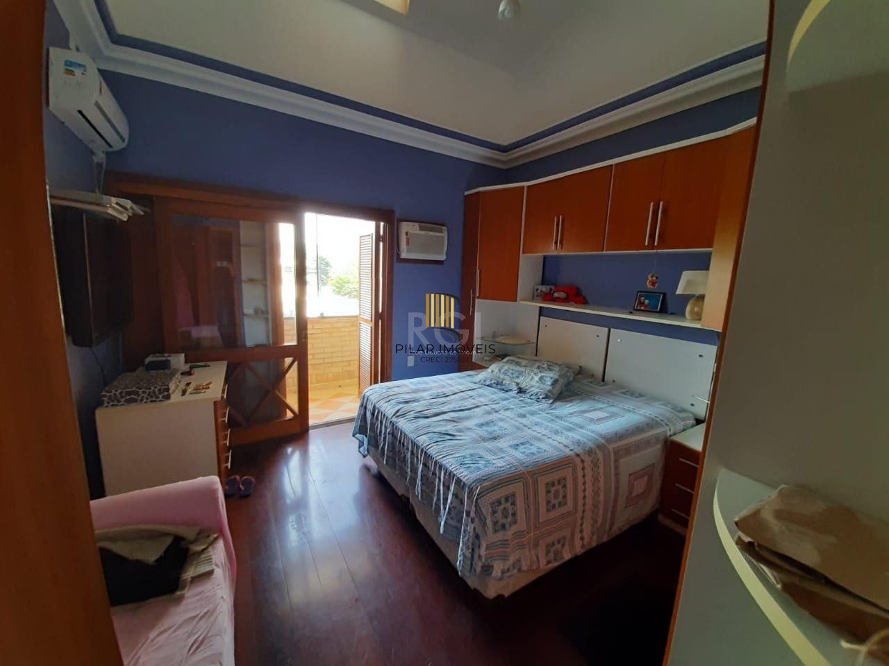 Casa para Venda - 274m², 3 dormitórios, sendo 1 suites, 3 vagas - Guarujá, Porto Alegre