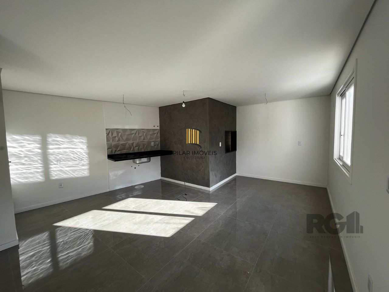 casa 3 dormitórios  1 suíte, 2 vagas, condomínio com piscina 240,22m² privativos no Bairro Vila Nova Porto Alegre/RS