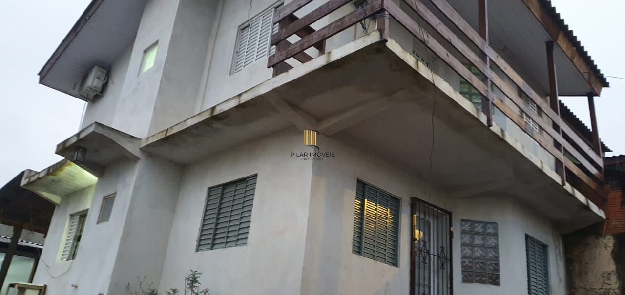 Belíssima casa de 2 dormitórios com um amplo pátio na cidade de Passo Fundo