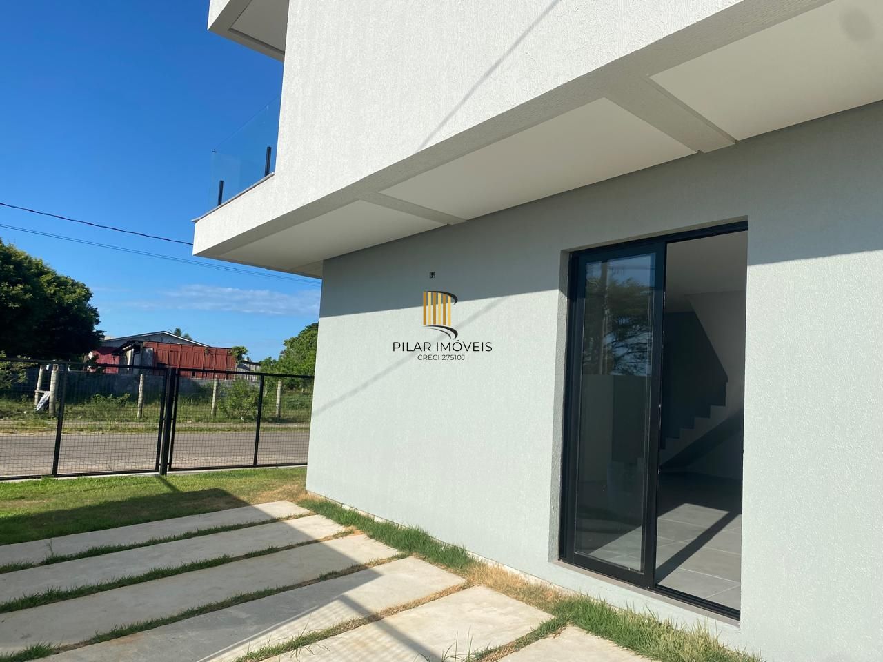 Casa com 03 quartos, sendo 01 suíte na Praia da Cal