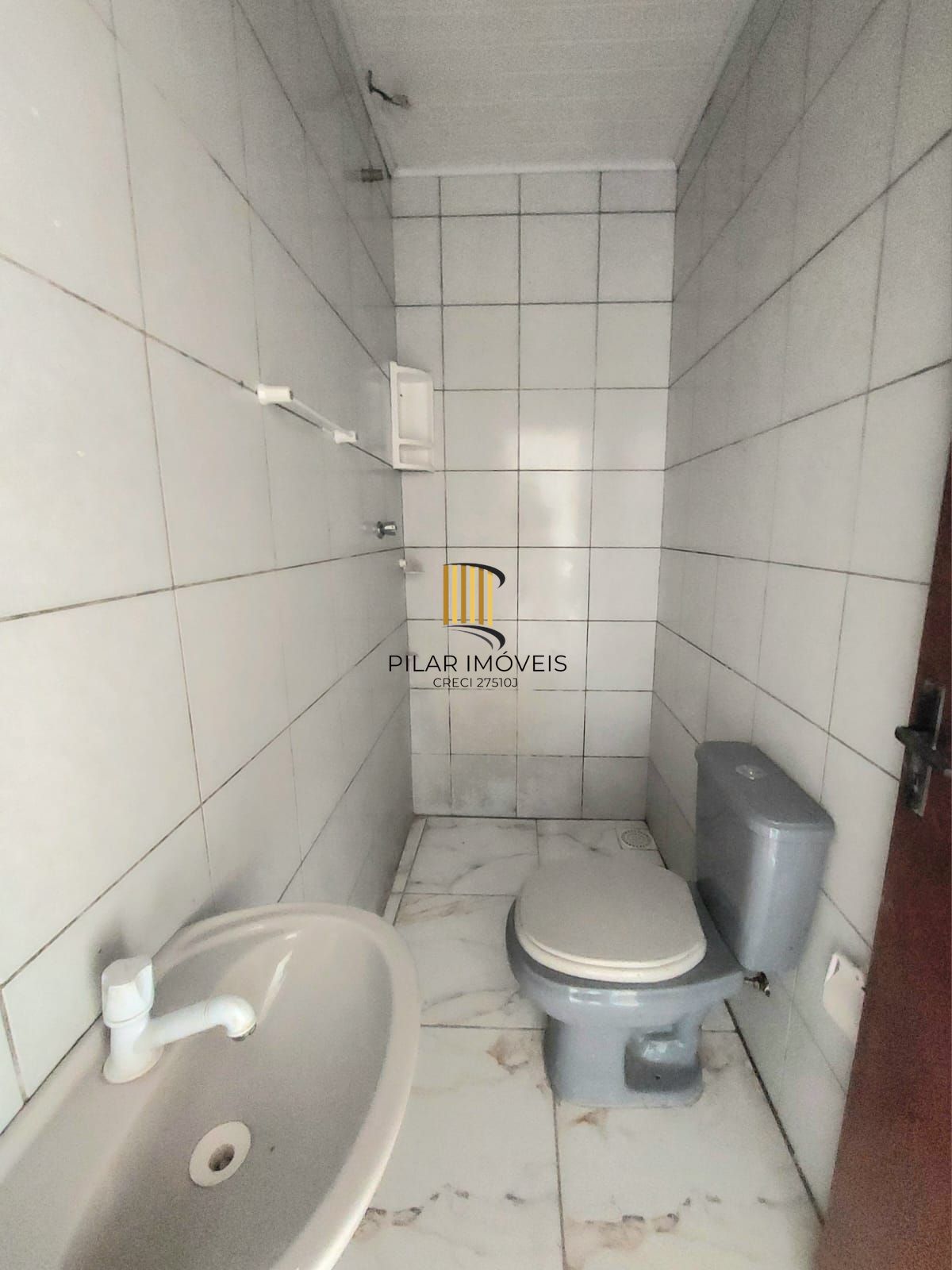 Casa mobiliada dois dormitórios e vaga no bairro  Hipica.