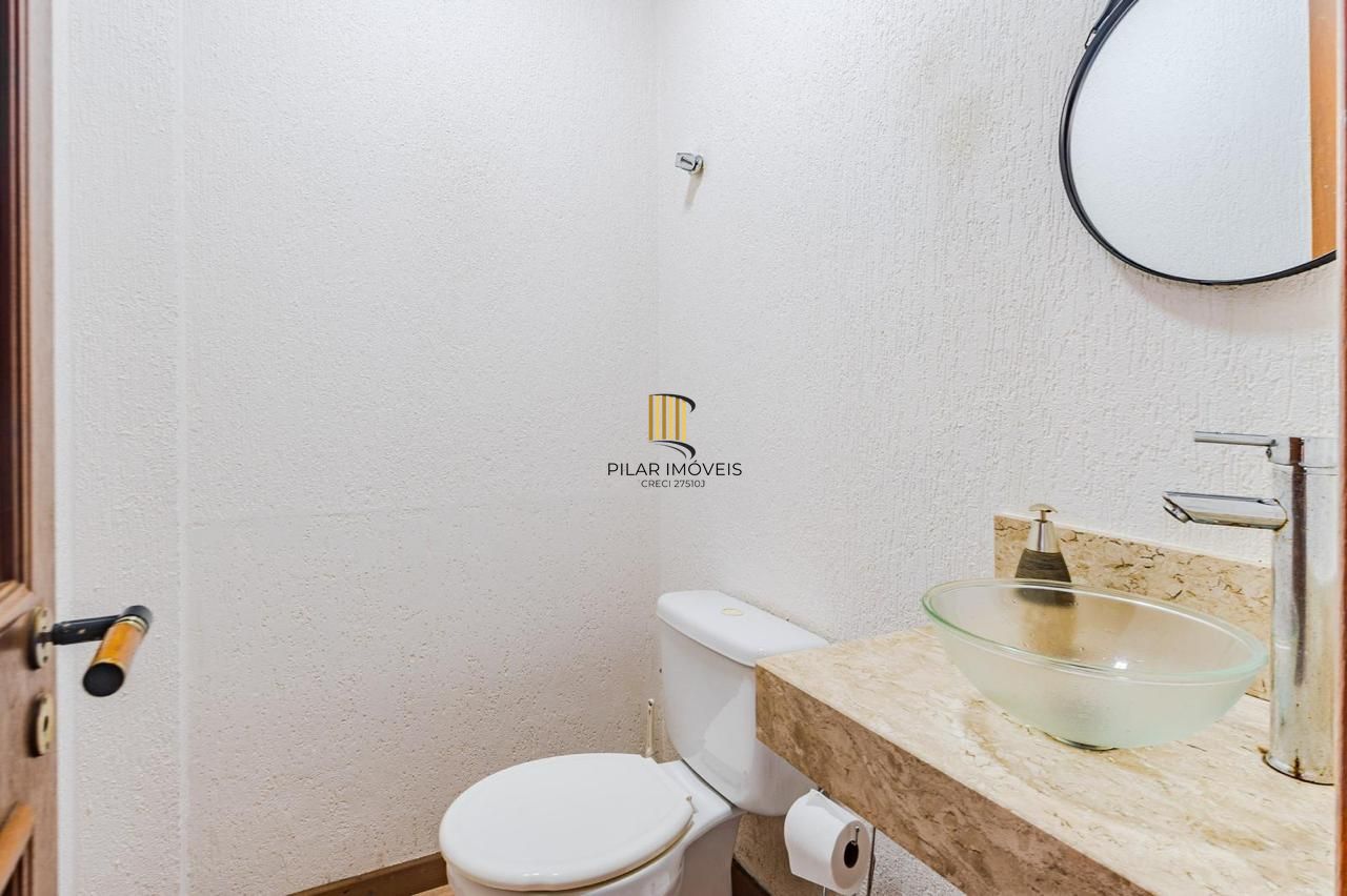 Casa em condomínio 3 dormitórios e sótão bairro Cristal