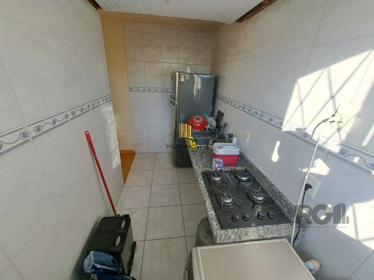 Apartamento semimobiliado de 2 dormitórios no bairro Vila Nova