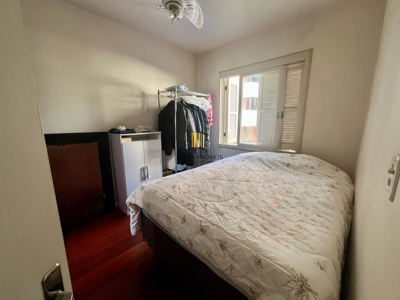 Apartamento 3 dormitorios, 1 suite, 2 vagas de garagem mais dependência de empregada no bairro tristeza.