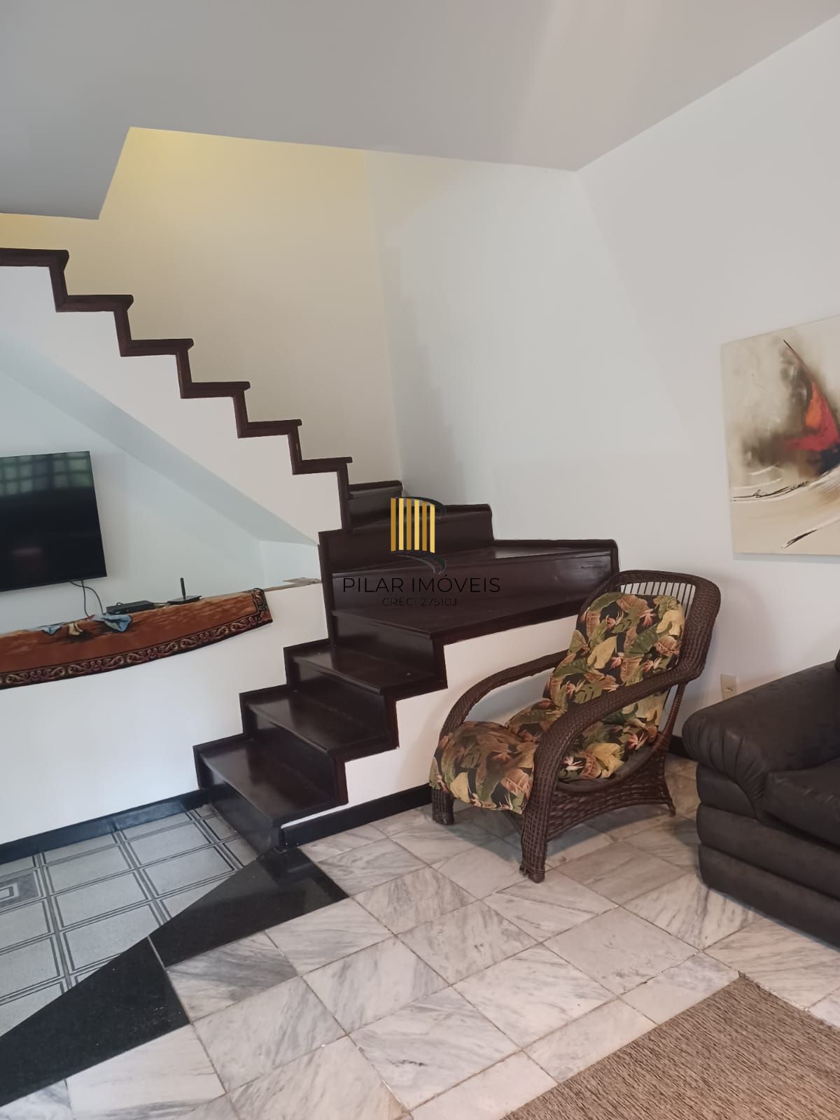 Casa com 04 quartos (01 suíte) 02 vagas no Bairro Jardim Sabará em Porto Alegre