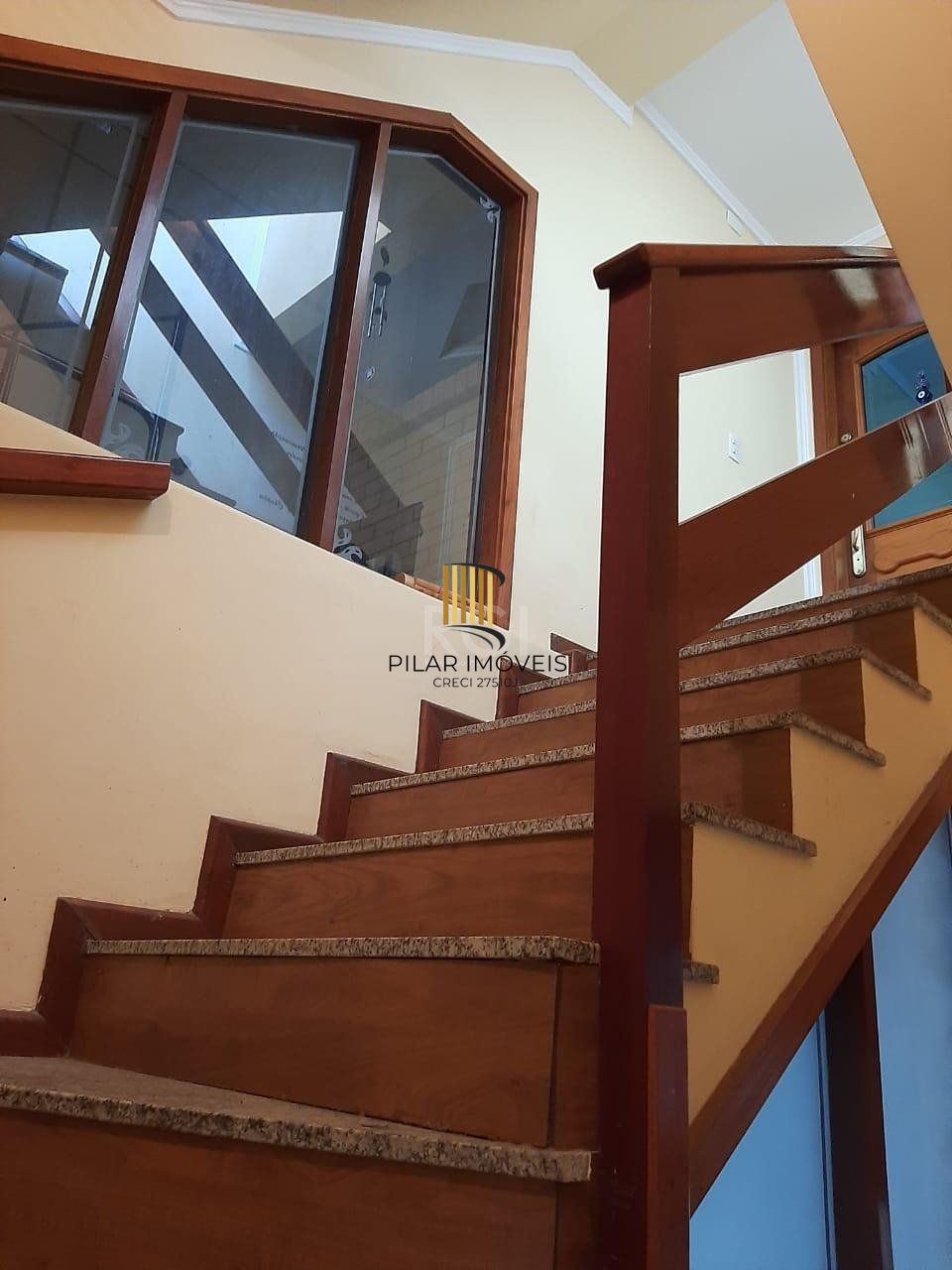 Casa para Venda - 274m², 3 dormitórios, sendo 1 suites, 3 vagas - Guarujá, Porto Alegre