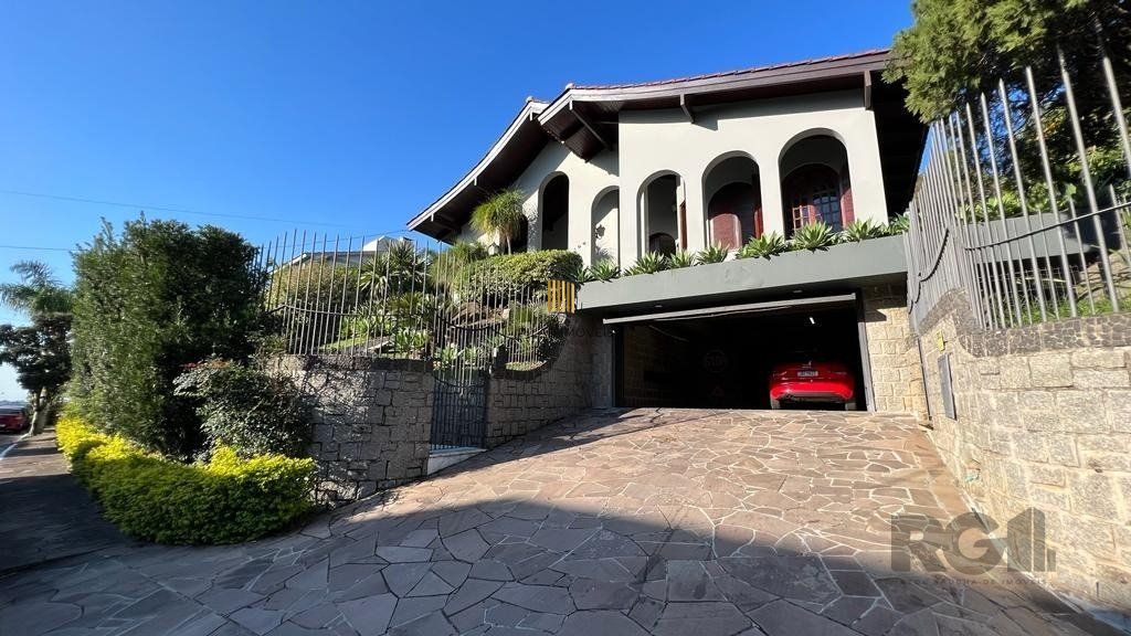 Casa de Condomínio 4 dormitórios no bairro Nonoai
