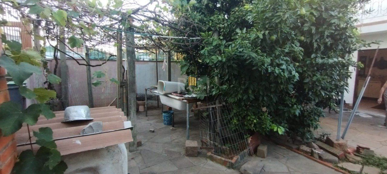 Casa de 4 dormitórios no bairro Parque Santa Fé