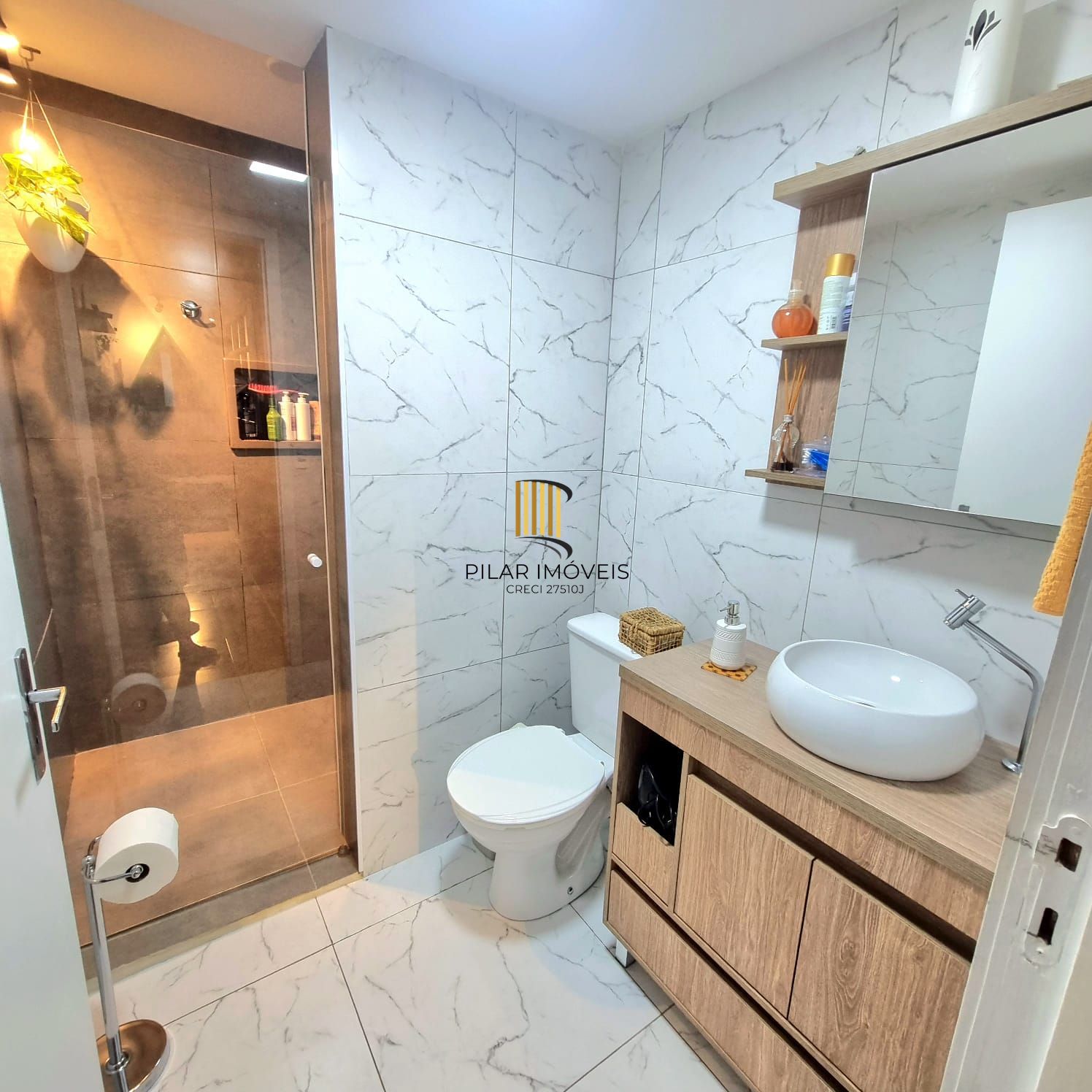 Apartamento Térreo com 02 quartos e 01 vaga no Bairro Campo Novo