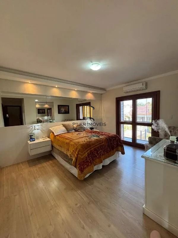 Casa de Condomínio 4 dormitórios no bairro São Lucas