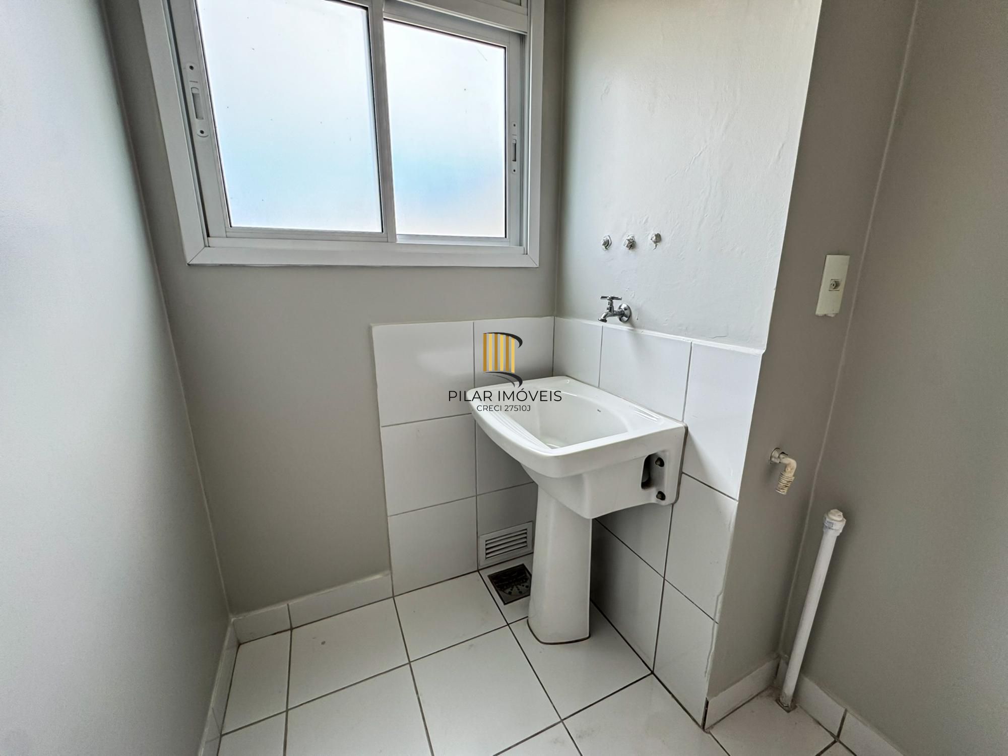 Apartamento com 02 quartos e 01 vaga escriturada no Bairro Humaitá