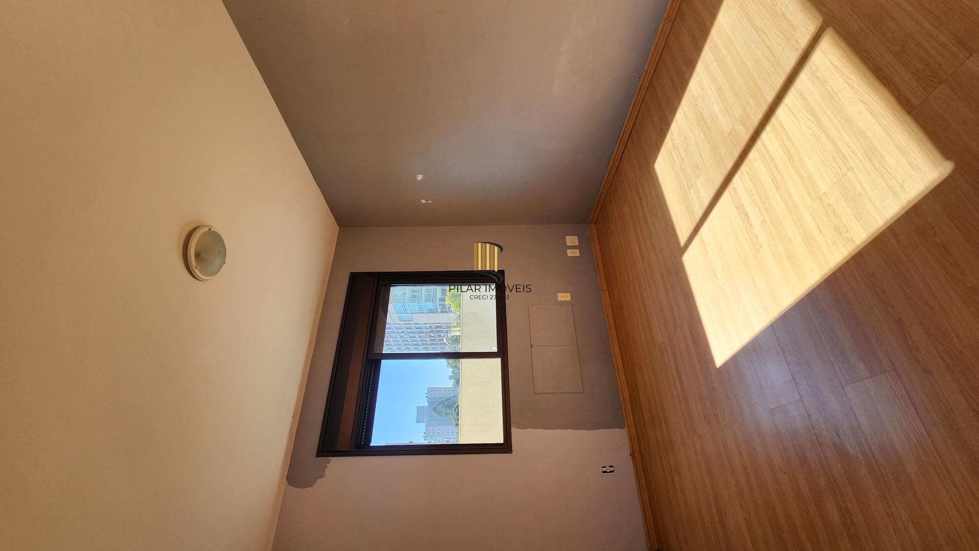 Apartamento de 103m² com 3 dormitórios, 1 suíte e 2 Vagas no Bairro Petrópolis