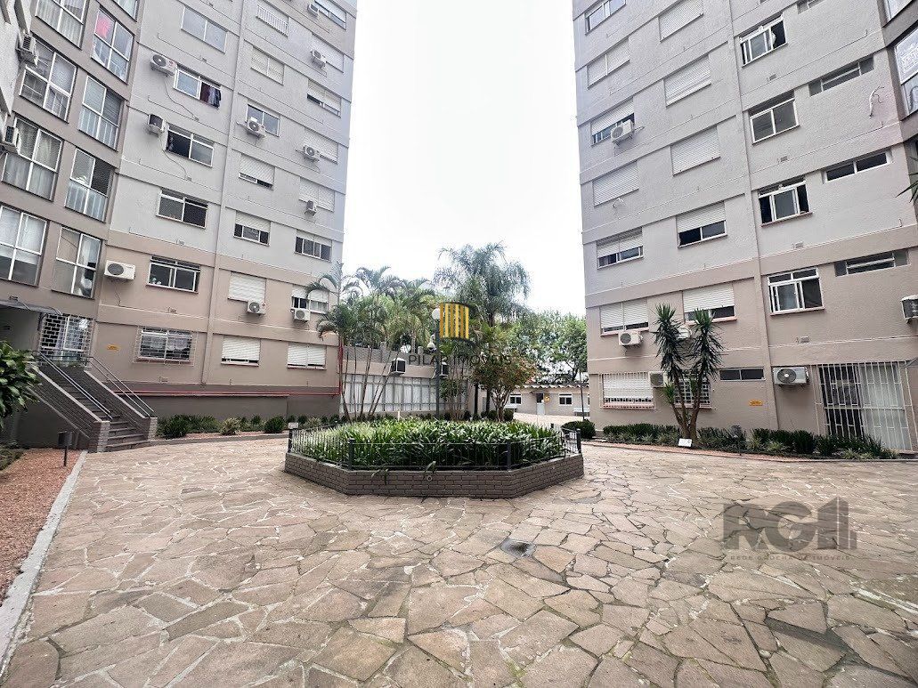Apartamento a venda, dois dormitórios mobiliado no bairro Cristal.