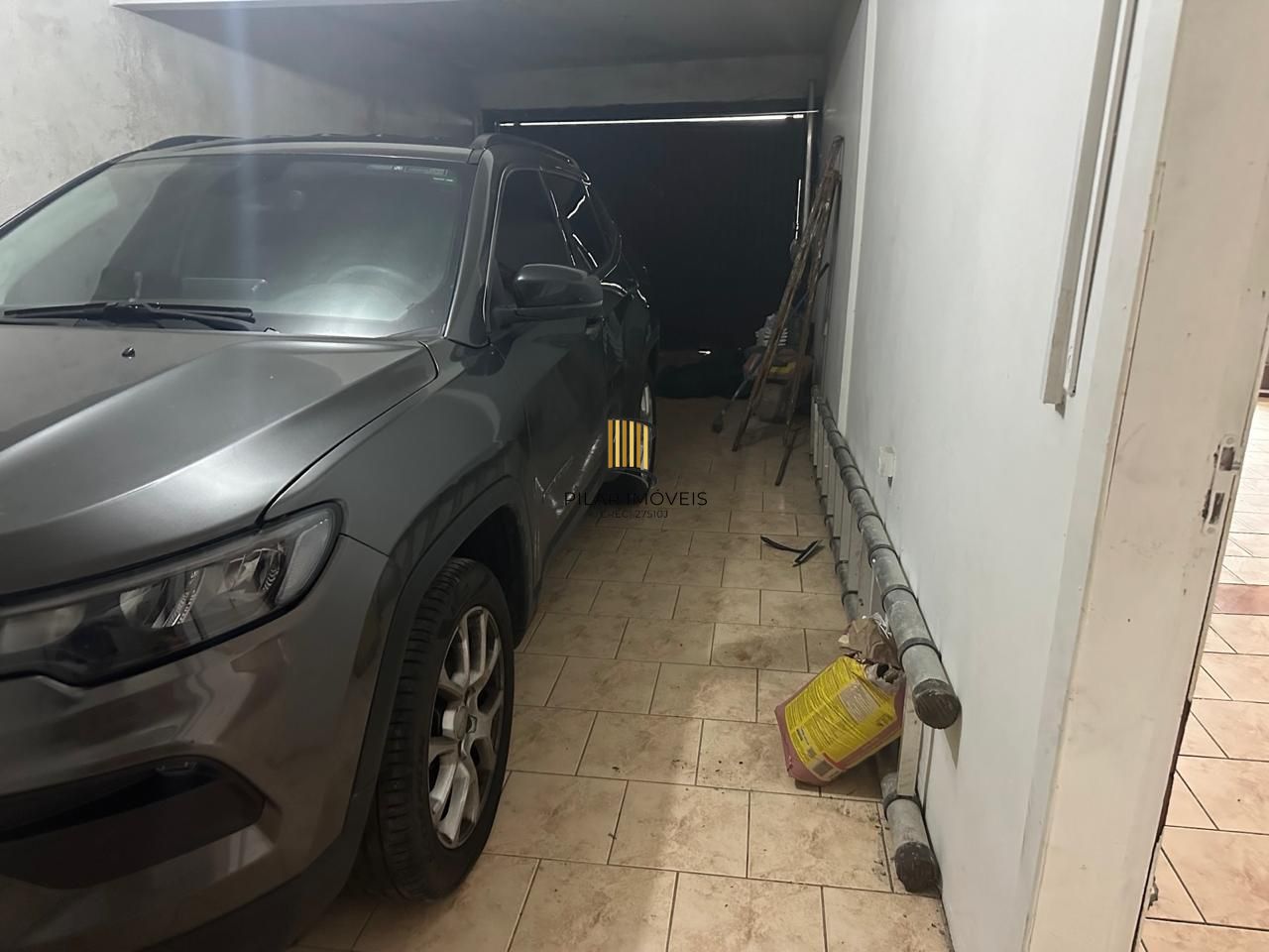 Casa com 03 quartos e 02 vagas de garagem