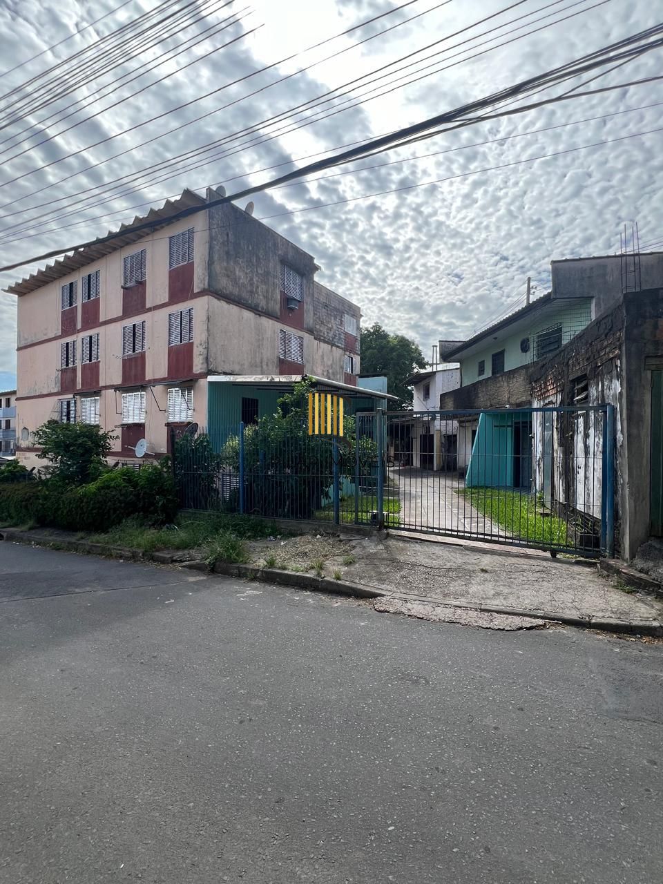 Apartamento à Venda com 02 Quartos na Av do Forte, Vila Ipiranga em Porto Alegre