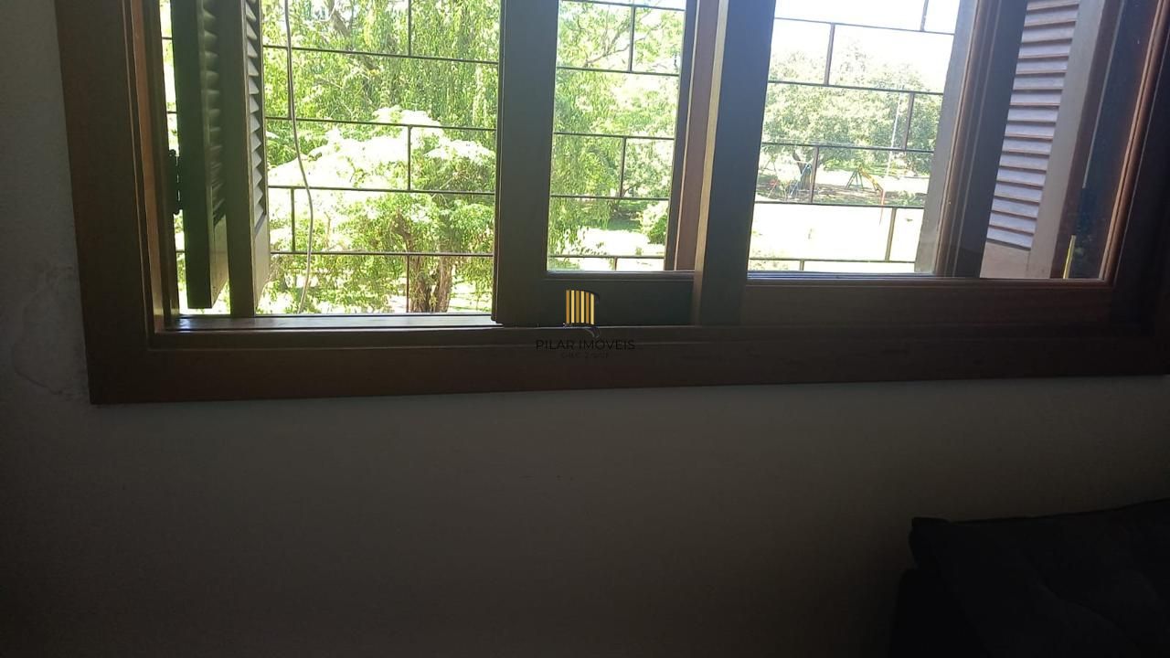 Apartamento com 02 quartos e 01 vaga escriturada no Bairro Rubem Berta