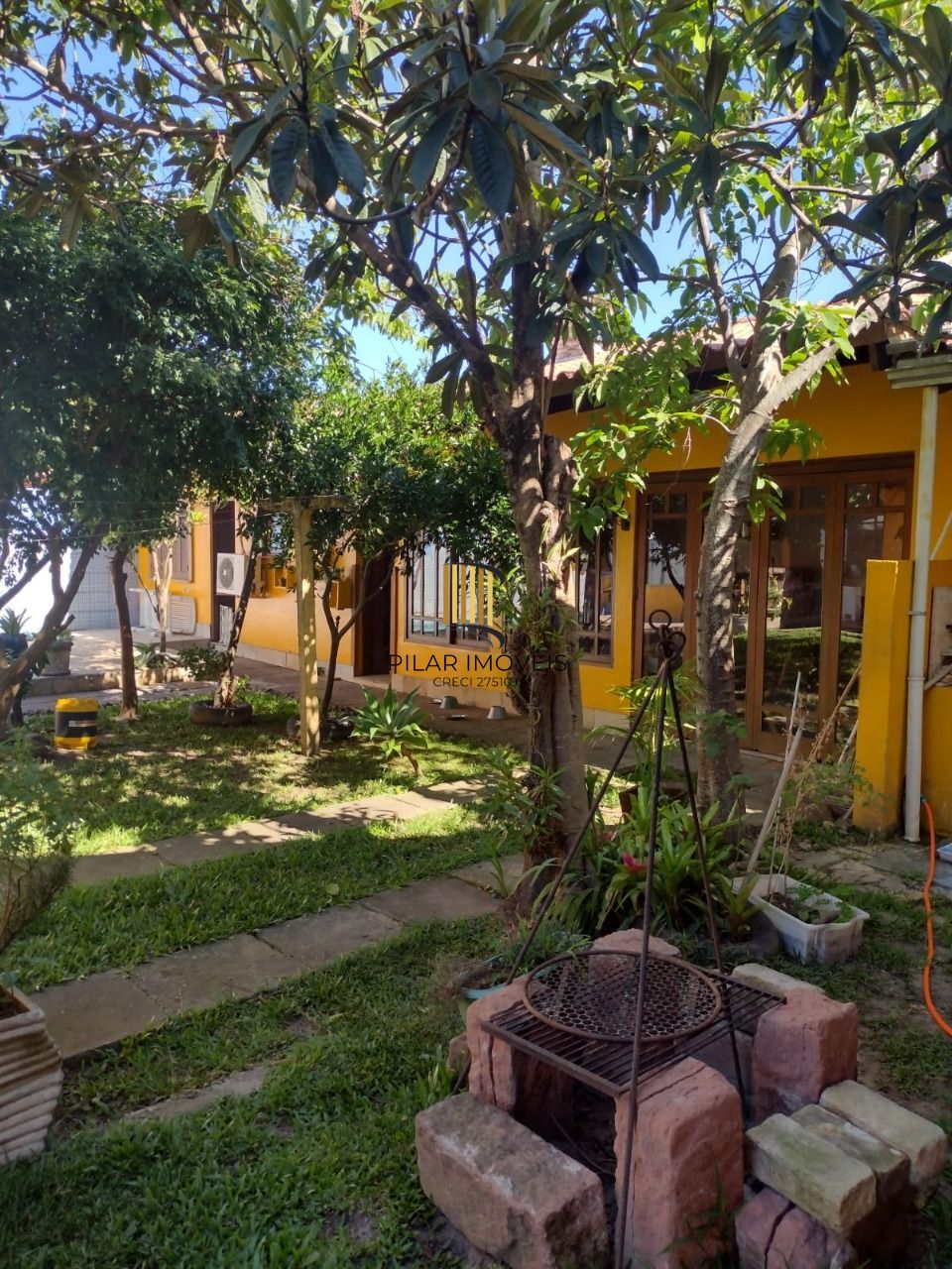 Casa para Venda - 693.6m², 5 dormitórios, sendo 3 suites, 4 vagas - Hípica