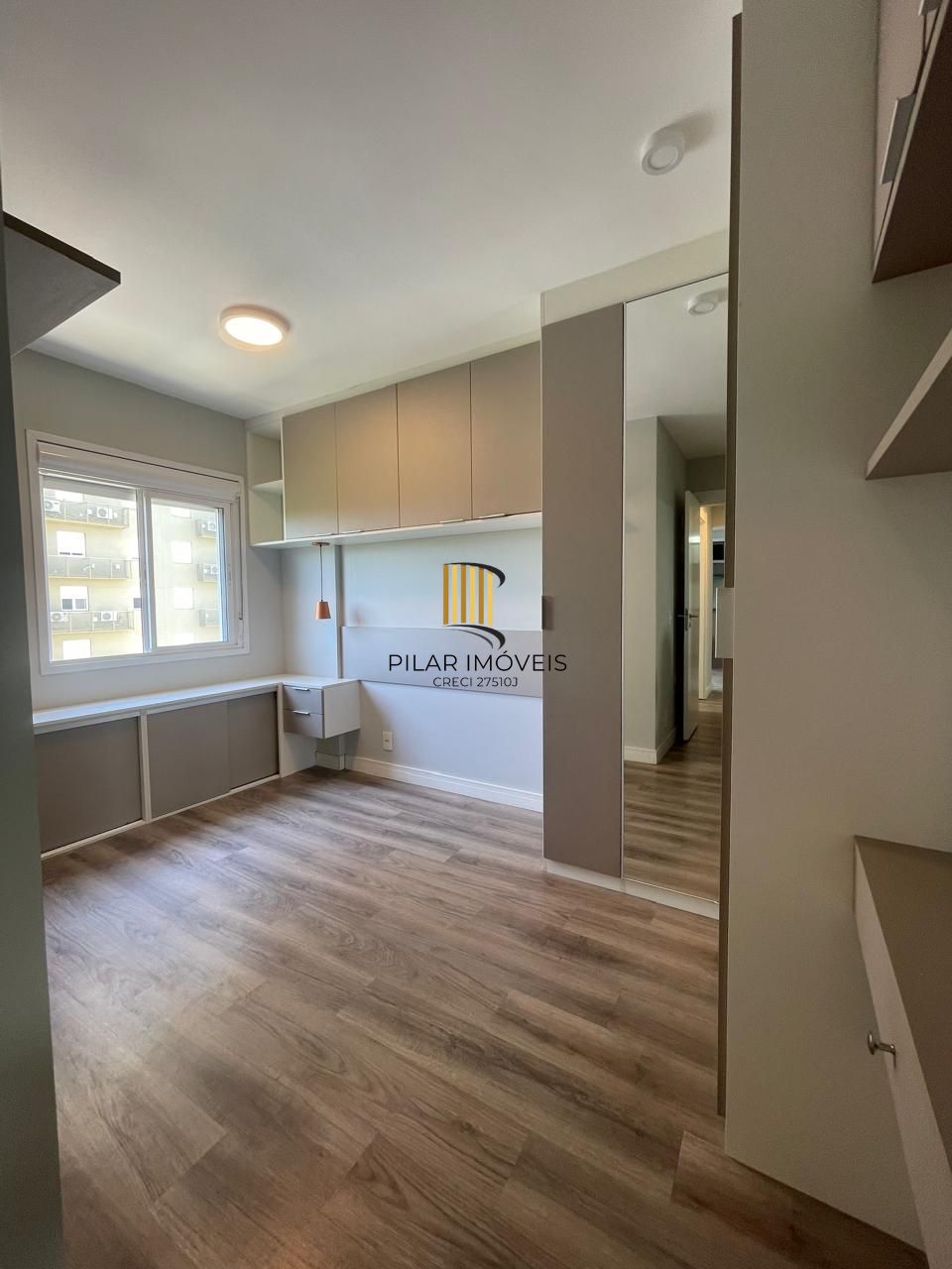 Impecável apartamento semimobiliado, 2 dormitórios, 2 banheiros e 1 vaga coberta