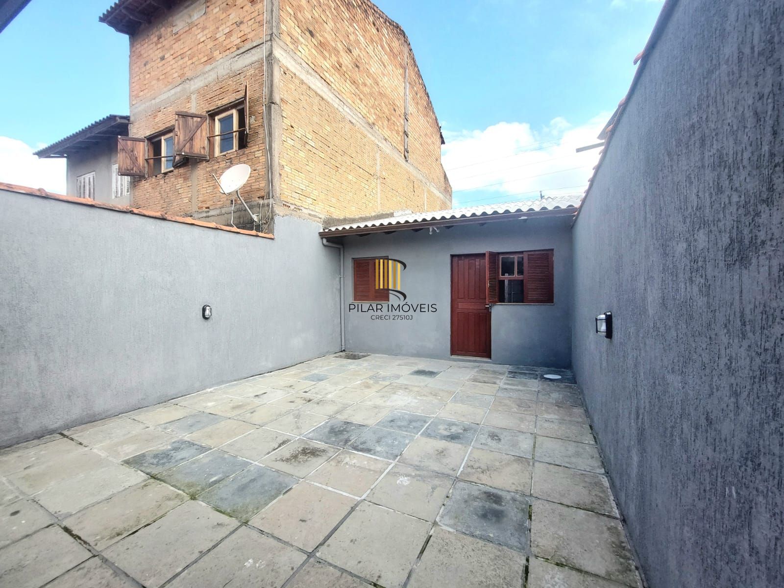 Casa mobiliada dois dormitórios e vaga no bairro  Hipica.