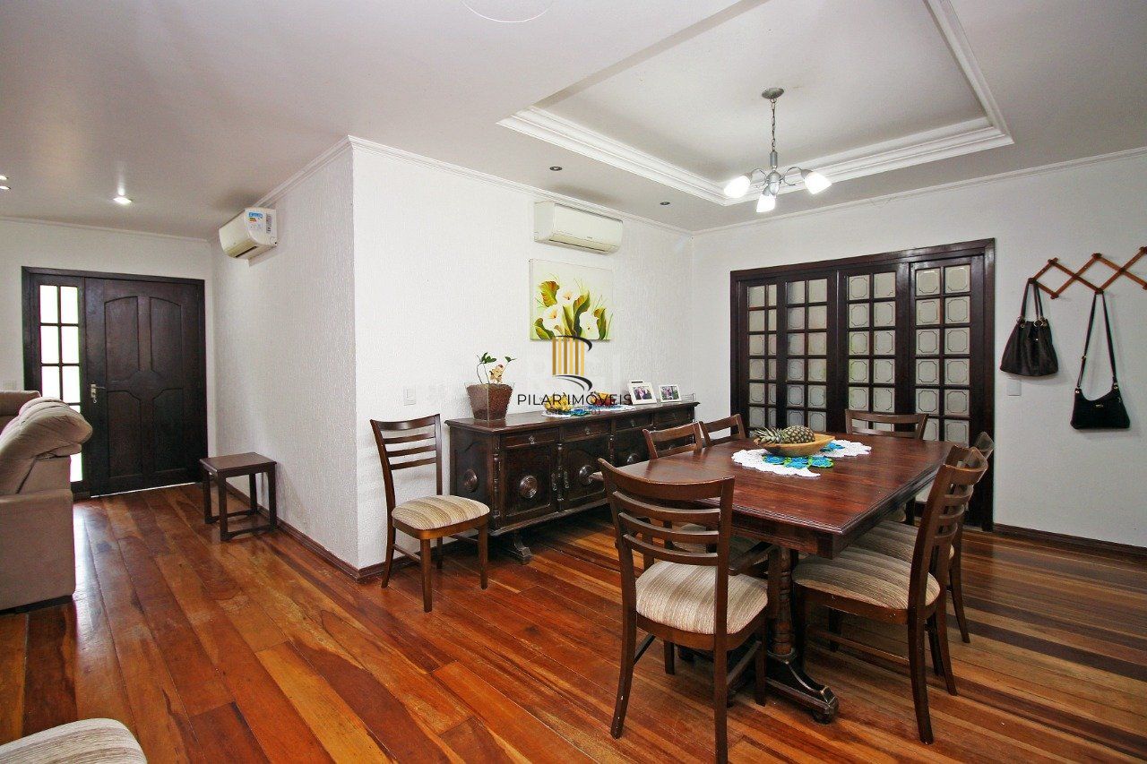 Casa 4 Suítes e 6 vagas de garagem no bairro Jardim Itu