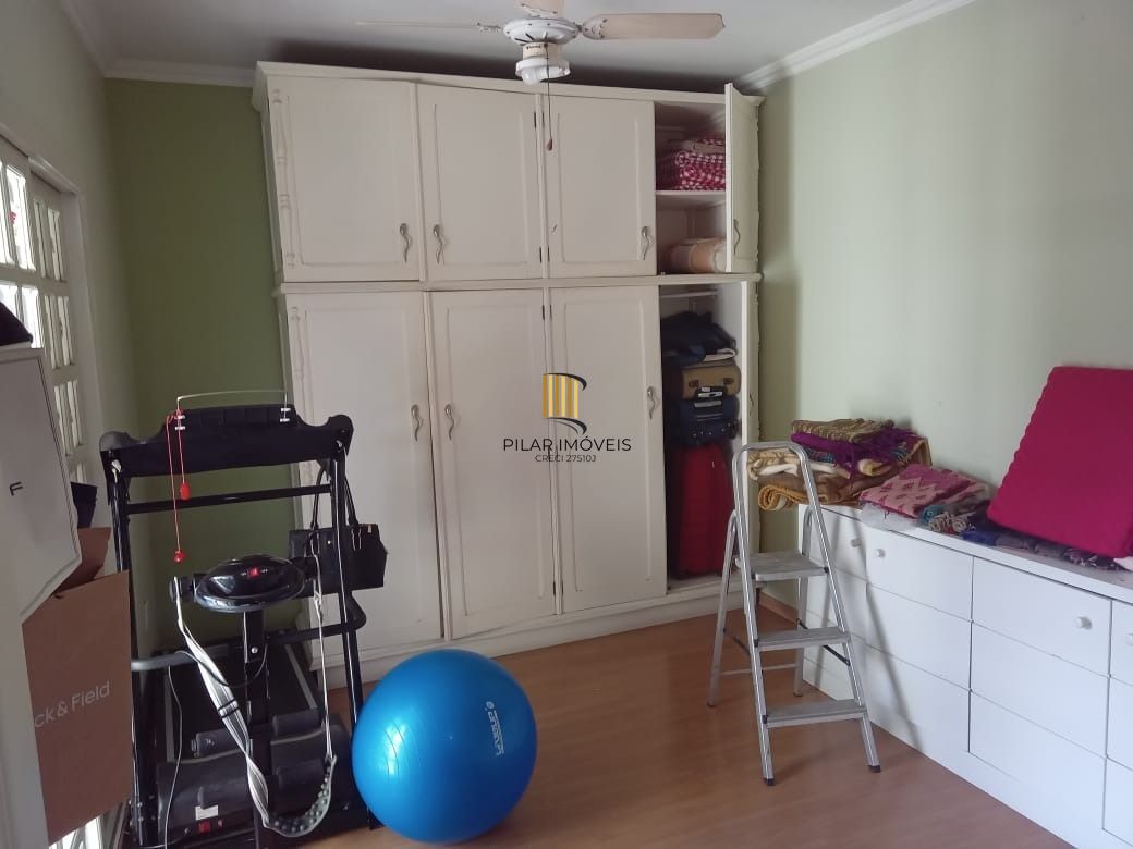 Casa sobrado  Comercial e Residencial de 4 dormitórios e 6 banheiros e 5 vagas de garagem