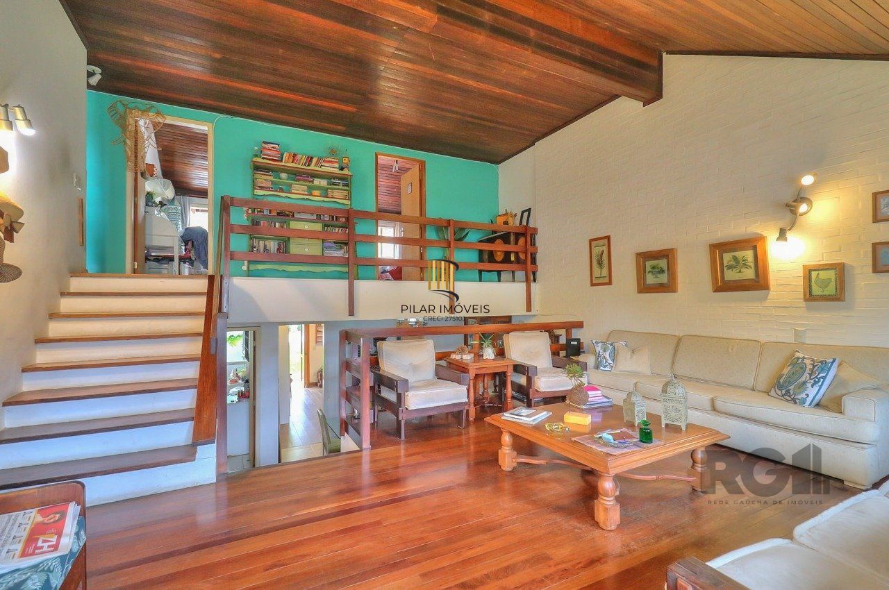 Casa a venda composta de 4 dormitórios no bairro Jardim Isabel em Porto Alegre