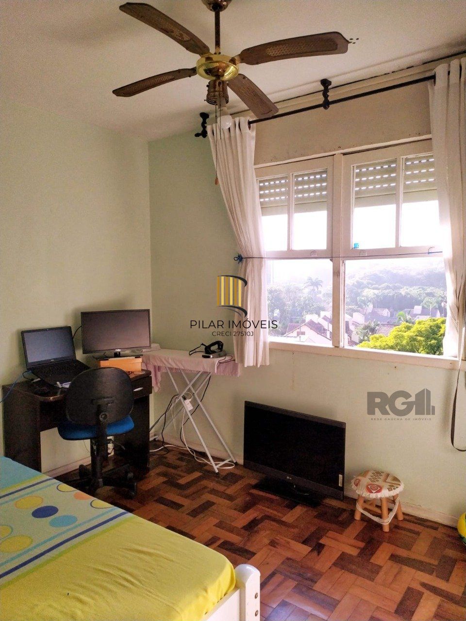 Apartamento de 2 dormitórios com vaga no bairro Petrópolis