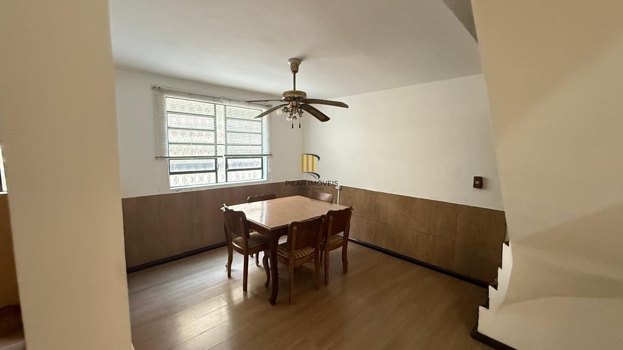 CASA 3 DORMITÓRIOS 4 BANHEIROS 4 VAGAS 1 SUÍTE, PÁTIO NO BAIRRO MEDIANEIRA PORTO ALEGRE/RS