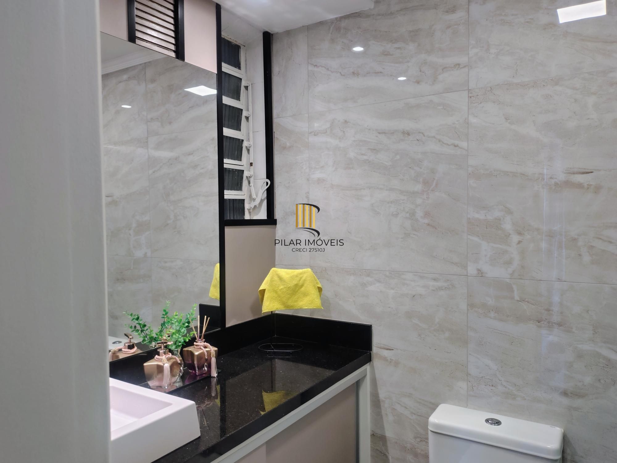 Apartamento térreo com 62m², 2 quartos, vaga coberta, Cavalhada, Porto Alegre/RS