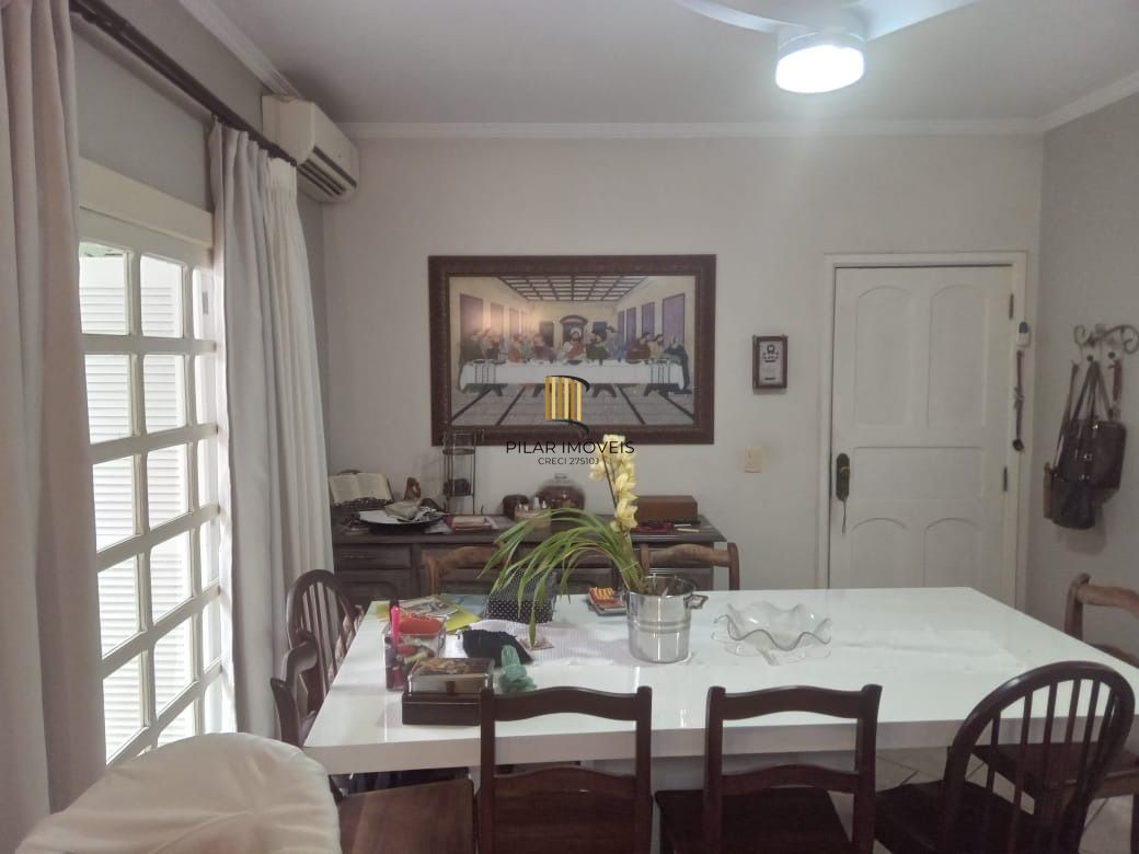 Casa sobrado  Comercial e Residencial de 4 dormitórios e 6 banheiros e 5 vagas de garagem