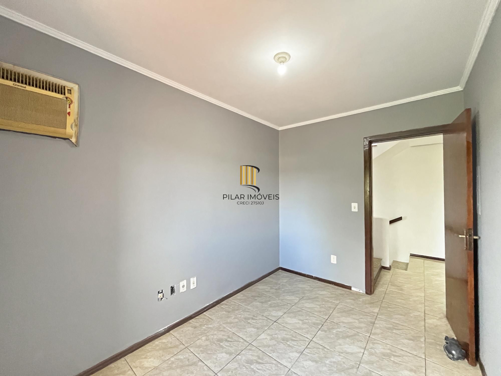 CASA 3 DORMITÓRIOS, SUÍTE, BAIRRO HIPICA, JARDINS DO PRADO EM PORTO ALEGRE-RS