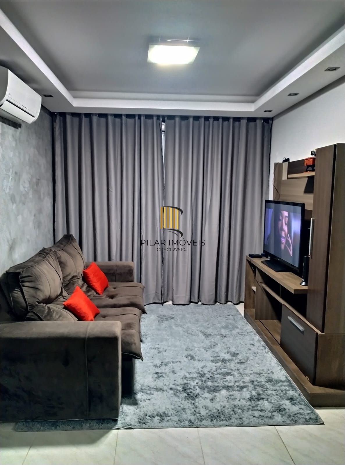 Apartamento com 02 quartos, 02 banheiros e  01 vaga no Bairro Vila Ipiranga
