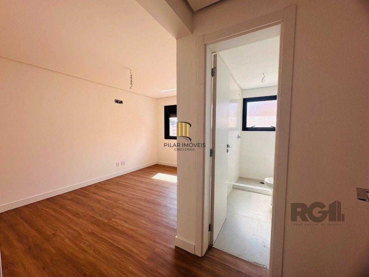 Apartamento para Venda - 130.07m², 3 dormitórios, sendo 3 suites, 3 vagas - Petrópolis