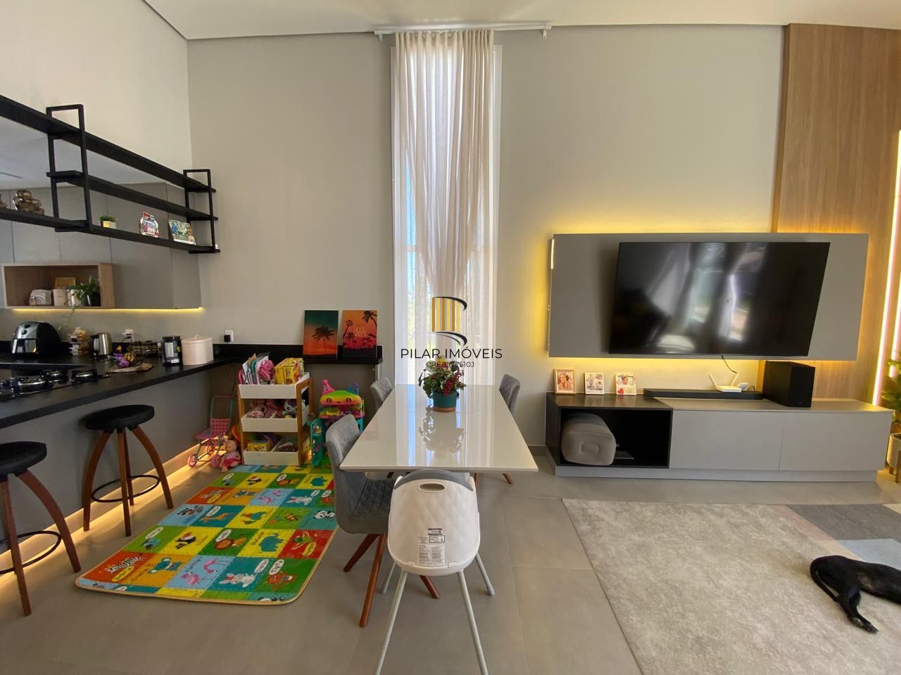 Casa com 03 quartos (01 suíte) e 01 vaga no Bairro Hípica em Porto Alegre