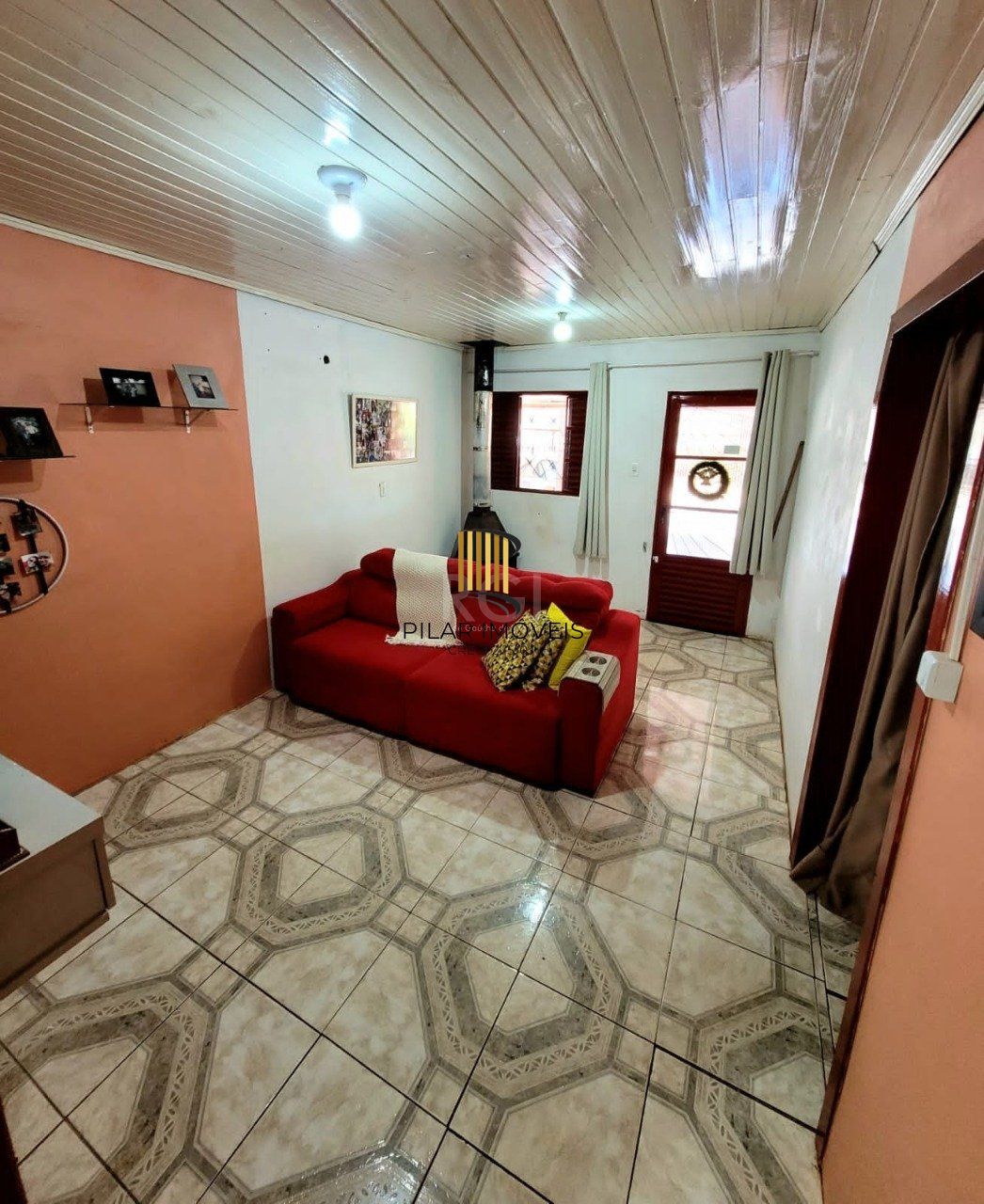 Casa com 3 quartos, 1 suíte, vaga de garagem, varanda, no bairro Hilda, Cruz Alta/RS