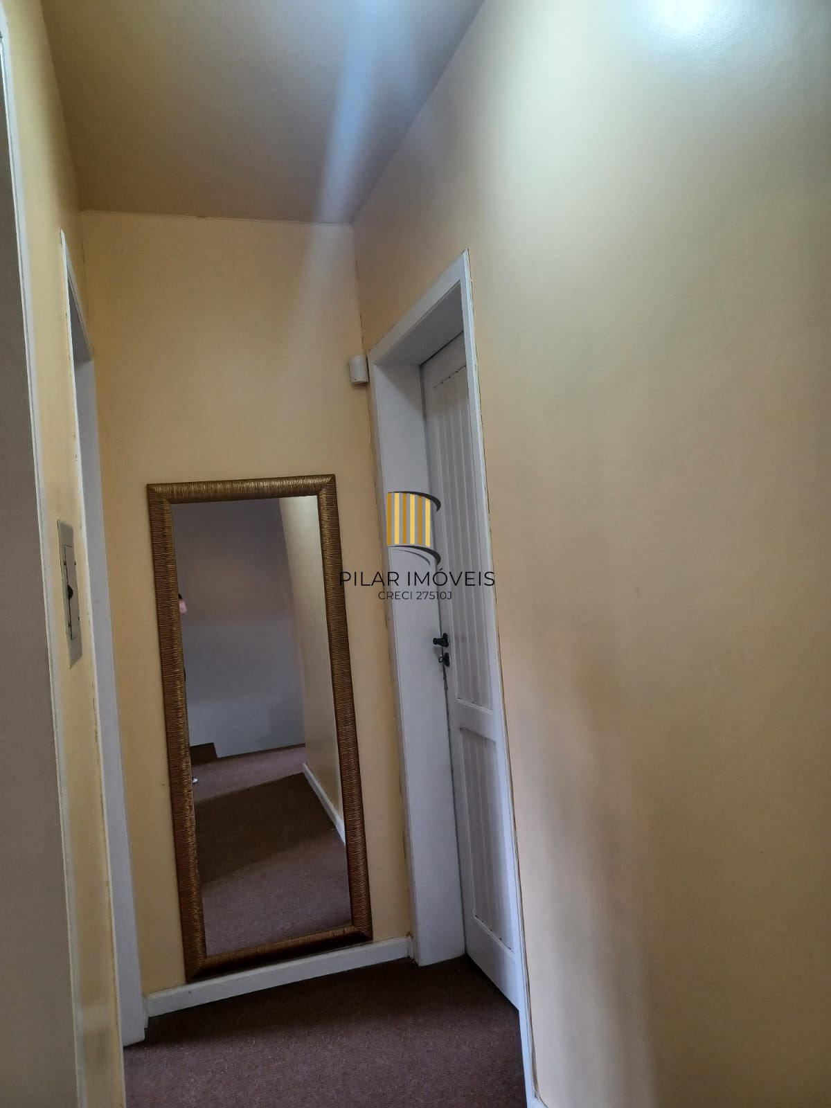 Casa com 04 quartos (01 suíte) 02 vagas no Bairro Jardim Sabará em Porto Alegre