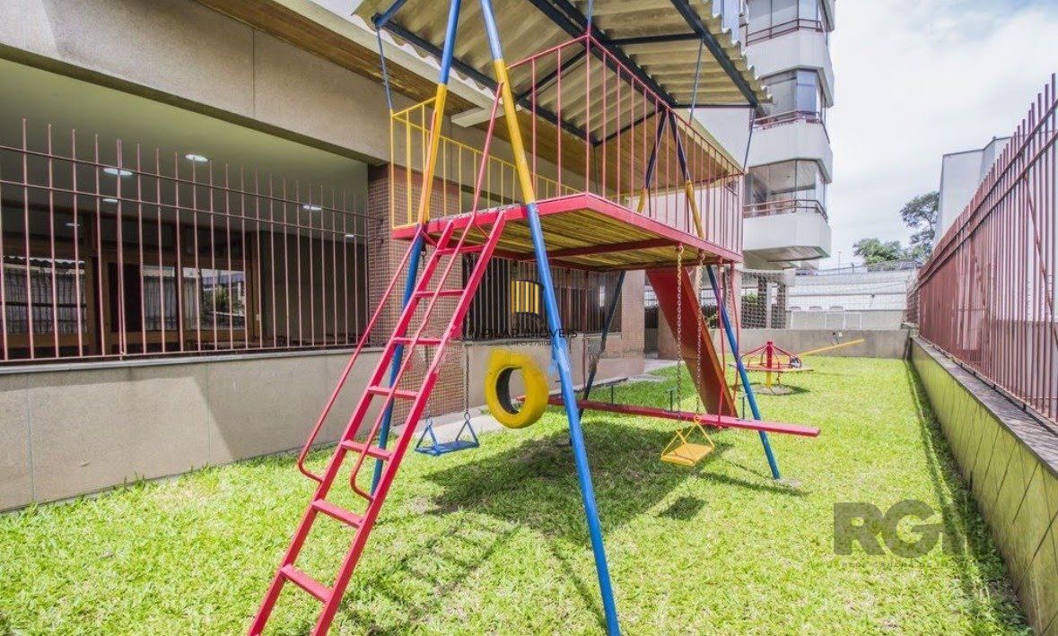 Apartamento a venda, dois dormitórios com vaga e infra no bairro Menino Deus