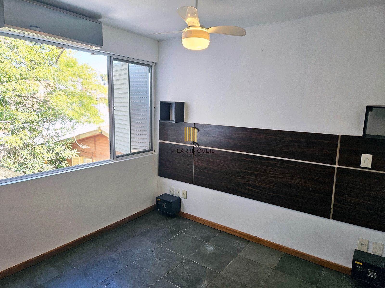 Casa com 4 quartos (02 suítes), 02 vagas cobertas no Bairro Ipanema