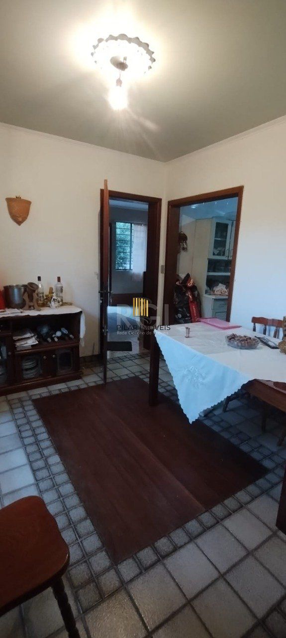 Casa de 4 dormitórios no bairro Parque Santa Fé