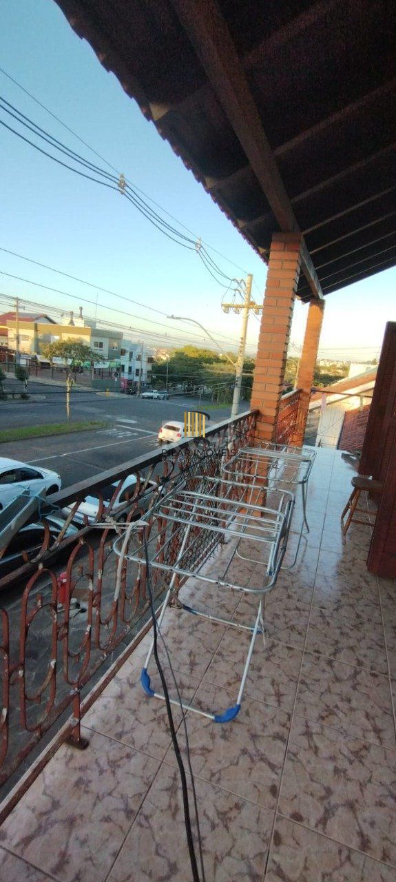 Casa de 4 dormitórios no bairro Parque Santa Fé
