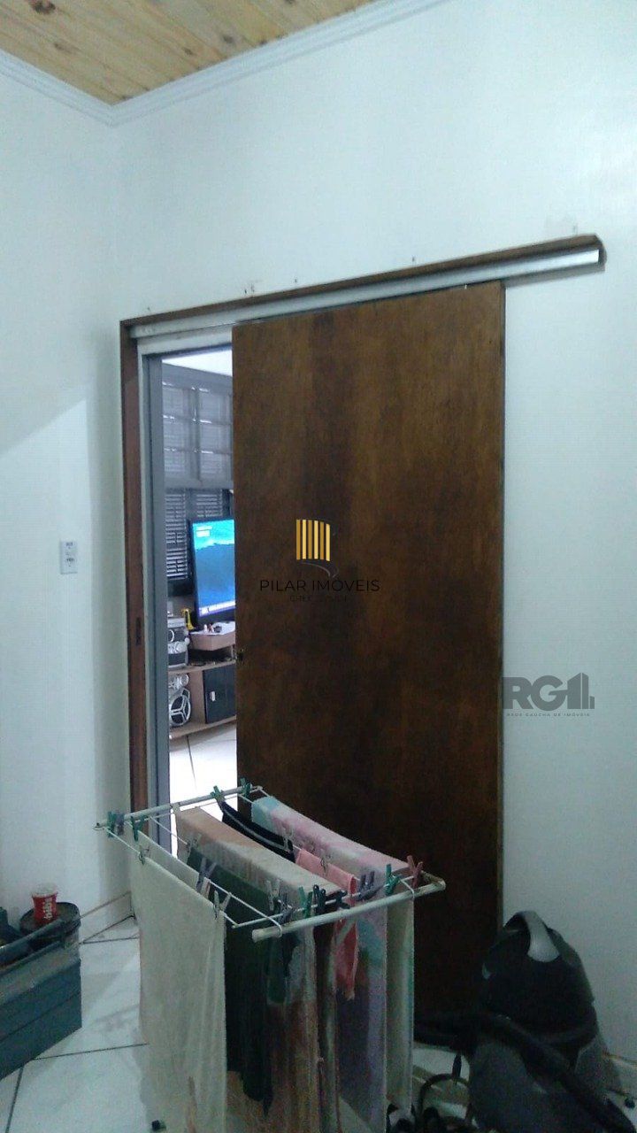 Casa para Venda - 350m², 4 dormitórios, sendo 2 suites, 2 vagas - Glória